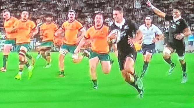 Chiefs see off late threat from the Melbourne Rebels thanks to a Damian McKenzie penalty goal with the close win 23-26 at AAMI Park 2 Super Rugby